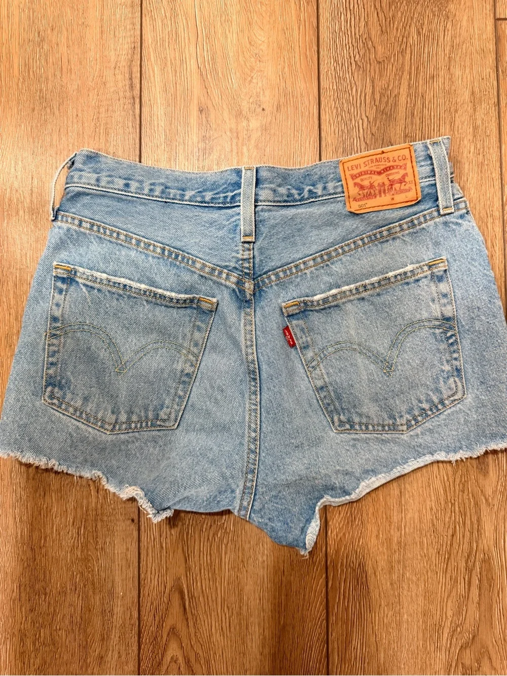 Levi's 501 Light Blue High-Rise Frayed Denim Shorts 0337 - Picture 3 of 7